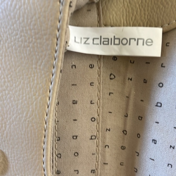 Liz Claiborne arm purse/clutch with removable 24” strap & magnetic snap closure - Picture 9 of 12